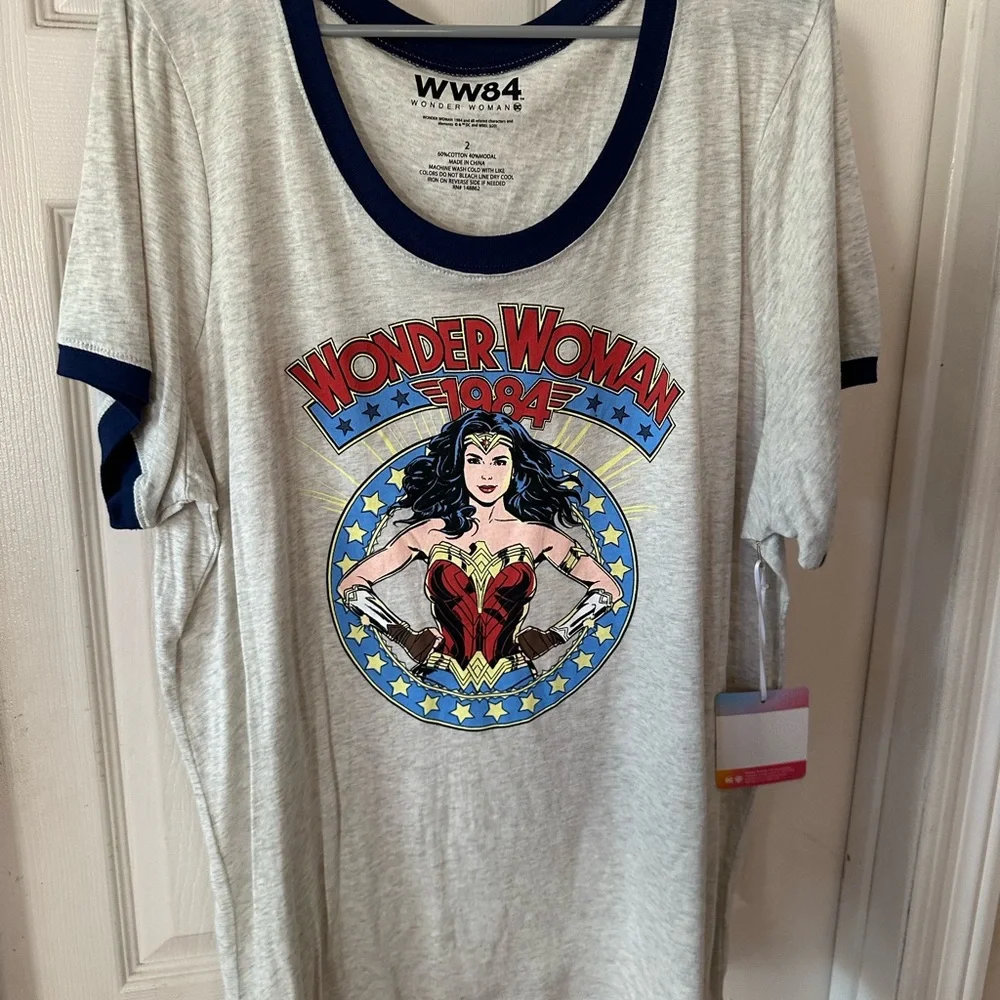 NWT Wonder Woman Torrid T-shirt size 2 - Picture 3 of 5